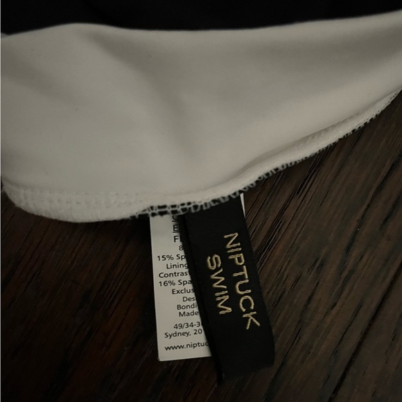 NIPTUCK One Piece Halter Black White Contrast One Piece LUX Swimsuit Size 12 NWT - Picture 5 of 10